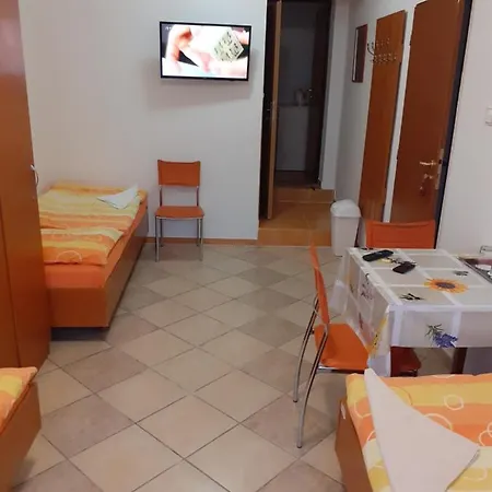 Ubytovňa A Tavros Albergue