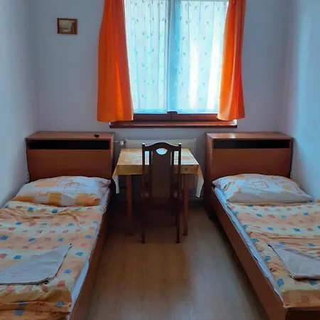 Hostal Ubytovňa A Tavros *