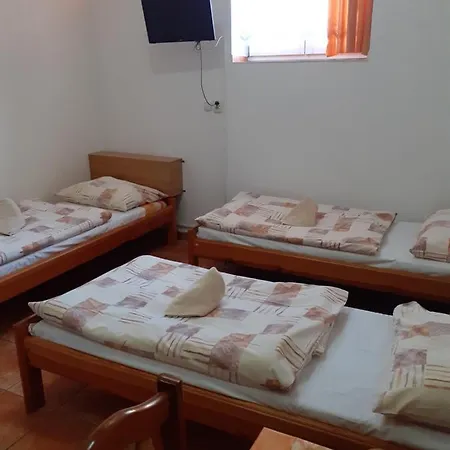 Ubytovňa A Tavros * Žilina