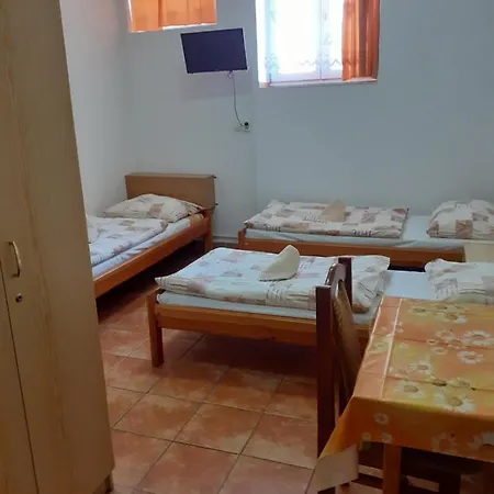 Ubytovňa A Tavros Albergue